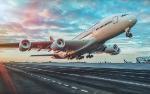 关于坐飞机什么东西必须随身携带（坐飞机什么东西必须随身携带）