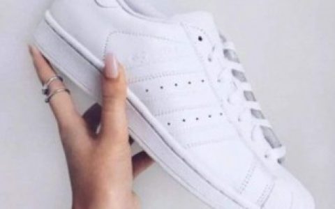 小白鞋发黄如何洗白（小白鞋发黄怎样洗白）