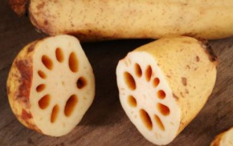 莲菜为什么会出现发黑的现象（莲菜为何会出现发黑的现象）