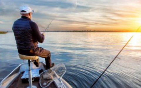 下雨打雷可以钓鱼吗（下雨打雷能不能钓鱼）