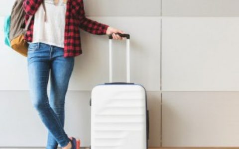 拉杆箱塑料发霉了如何清洗（拉杆箱塑料发霉了怎么清洗）