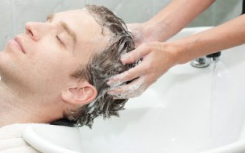 淋完雨要洗头吗 淋完雨要不要洗头