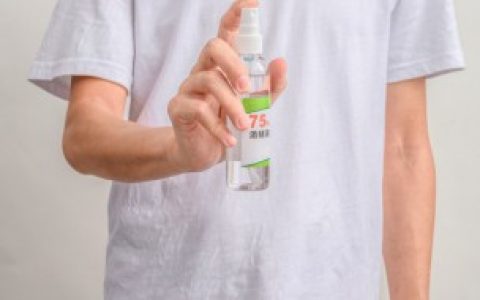 酒精会不会导电呢（酒精能导电吗）