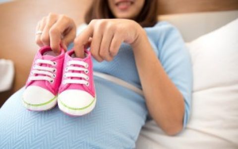 怎么给宝宝选择合适的鞋子 给宝宝选择合适的鞋子的窍门