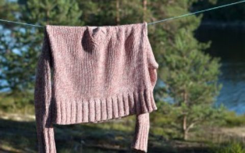 衣服晾臭了还能穿吗 衣服晾臭了还能不能穿