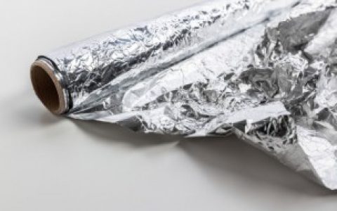 锡箔纸能放微波炉吗（锡箔纸适不适合放微波炉）