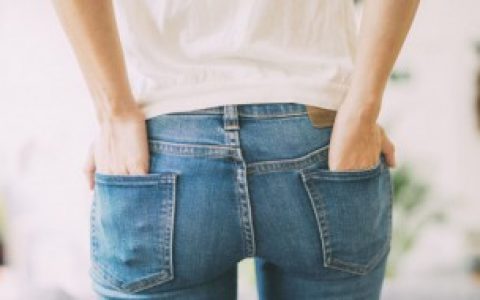 【如何解决裤子掉毛毛】裤子掉毛毛怎么处理怎么洗