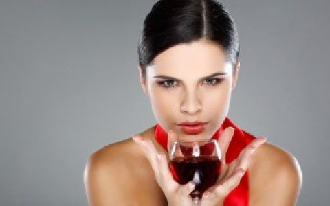 为什么葡萄酒都要叫干红葡萄酒啊（葡萄酒都要叫干红葡萄酒的说法）