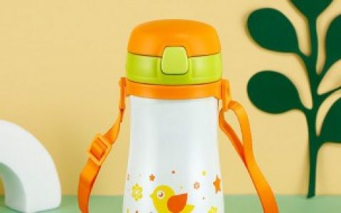 小孩喝的水杯什么材质好 小孩喝的水杯哪些材质好