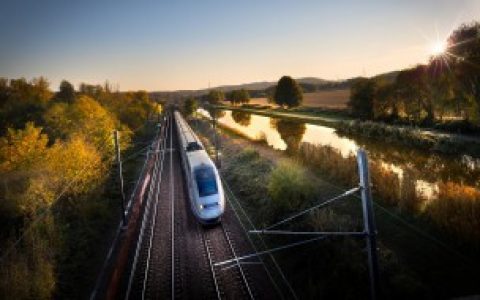 高铁上如何解决午饭（高铁上怎么解决午饭）