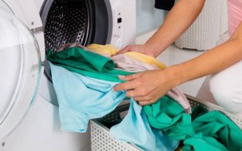 白衣服上的黄渍怎么洗,白衣服上的黄渍怎么洗干净