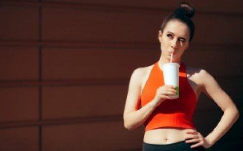 水杯标签怎么清洗 水杯去除标签的方法