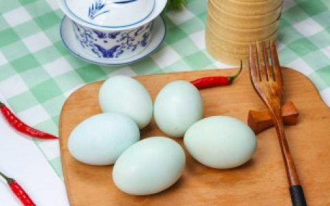 【煮熟的咸鸭蛋在冰箱里可以保存多久】煮熟的咸鸭蛋在冰箱里能存放多久