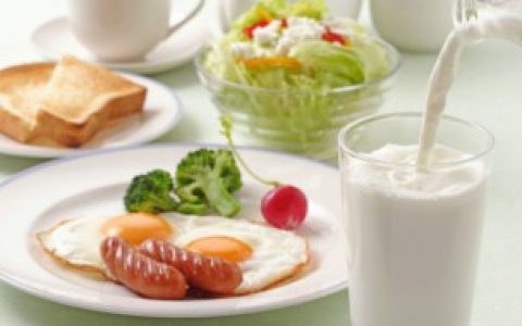 生牛奶煮熟后结块怎么回事 生牛奶煮熟后结块的原因