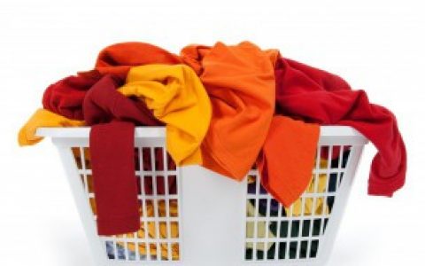 【T恤怎么晒不变形】晾晒T恤的方法