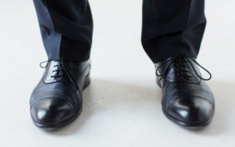 皮鞋水洗会怎么样（皮鞋水洗的后果）