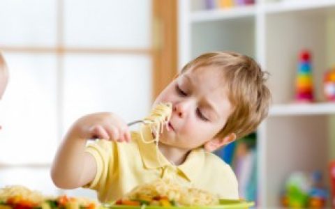 梦见吃饭有什么预兆,梦见吃饭预兆什么