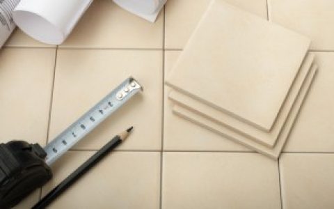 瓷砖上的水泥浆如何去除（瓷砖上的水泥浆怎么去除）