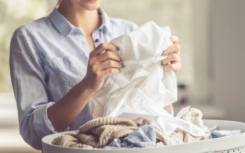 小孩子衣服发霉发黄怎么洗掉 如何解决小孩子衣服发霉