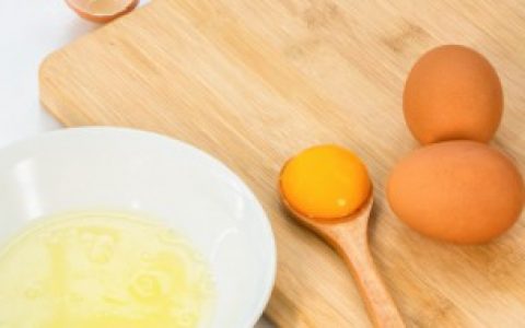 鸡蛋能摇动是不是坏了,鸡蛋能摇动是坏了吗