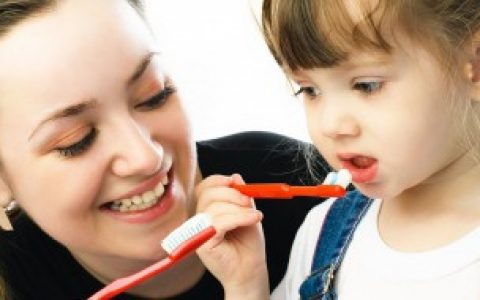 使用电动牙刷方法,如何使用电动牙刷