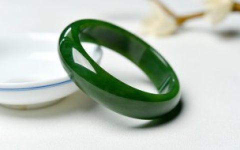 关于戴翡翠手镯有什么禁忌， 戴翡翠手镯有什么禁忌