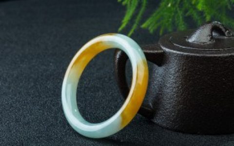 红色翡翠的价值多少， 红色翡翠贵不贵