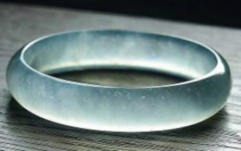 什么样的翡翠手镯最贵， 最贵的翡翠手镯什么样