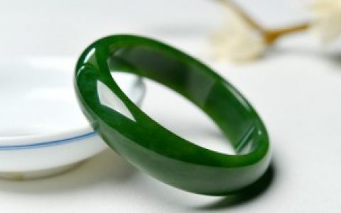 翡翠为什么要赌石切开， 翡翠为何要赌石切开