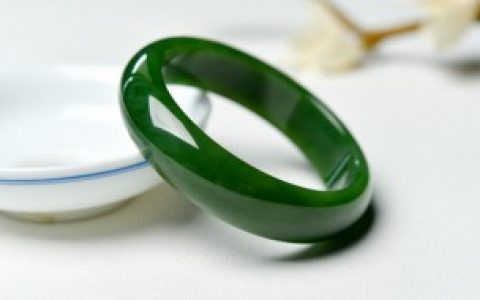 关于翡翠手镯的颜色介绍， 翡翠手镯的颜色