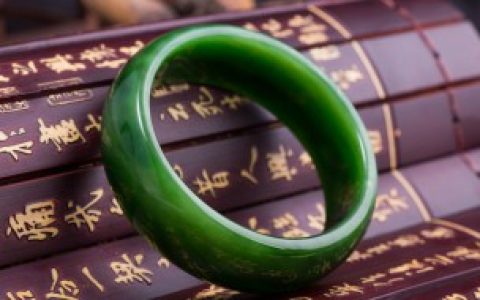 旧的翡翠饰品怎么处理， 旧的翡翠饰品玉镯怎么处理和清洁