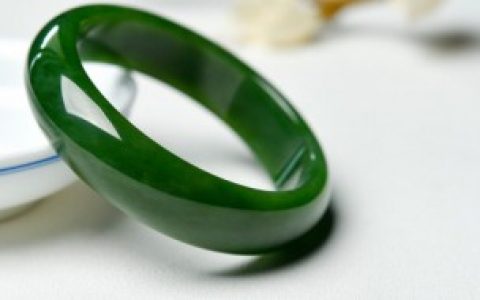 怎样识别翡翠的真假， 识别翡翠的真假的方法