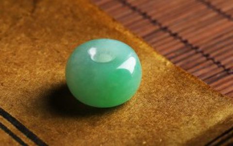 和田玉和翡翠哪个值钱， 和田玉比翡翠值钱吗