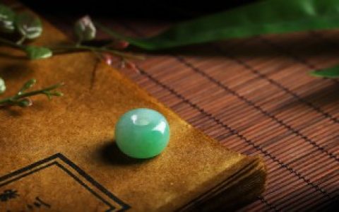 翡翠中的翠是什么颜色， 翡翠中的翡颜色是什么