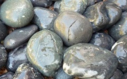 分辨翡翠原石的技巧， 怎么分辨翡翠原石