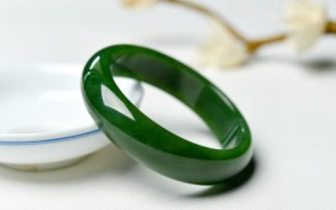 一万左右冰种翡翠手镯， 一万左右冰种翡翠手镯有什么