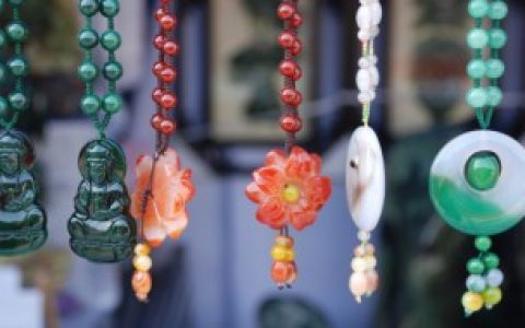 翡翠晴底是什么意思， 翡翠里面的晴底具体是什么意思