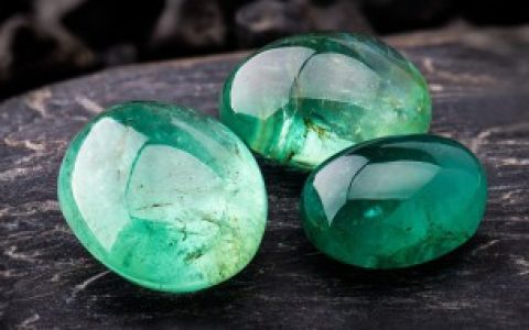 玻璃种翡翠和冰种翡翠， 玻璃种翡翠和冰种翡翠区别是什么