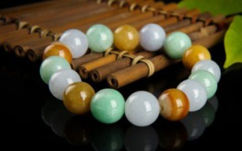 紫翡翠什么颜色好看， 紫翡翠哪个颜色好看