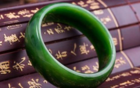 如何保养翡翠手镯， 翡翠手镯日常怎么保养