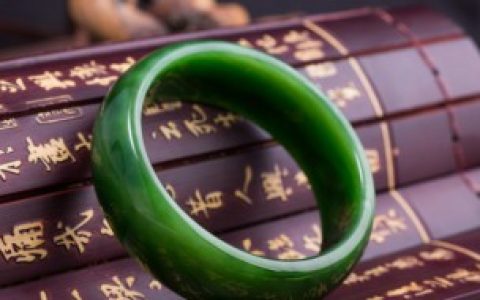翡翠手镯怎么选， 选翡翠手镯方法