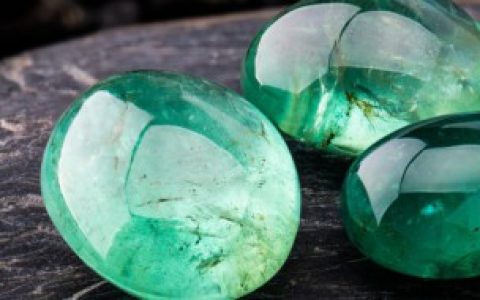 紫罗兰翡翠吊坠如何保养， 紫罗兰翡翠吊坠怎么保养