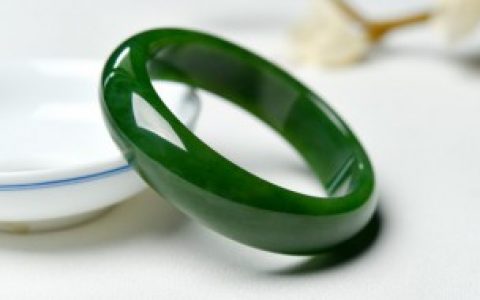 仿翡翠原石都有哪些， 仿翡翠都是什么石头做的