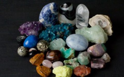 玛瑙与翡翠有哪些区别， 玛瑙与翡翠的区别