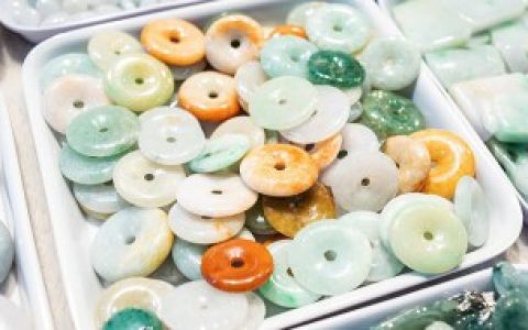 黑色翡翠价格， 黑色翡翠的价钱