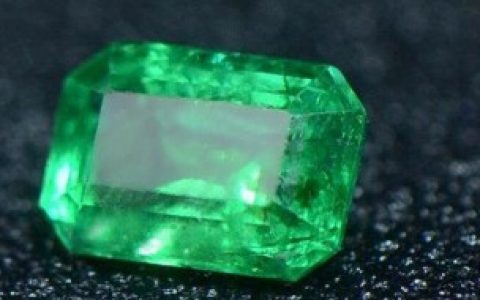 翡翠和祖母绿哪个好， 翡翠和祖母绿谁更好