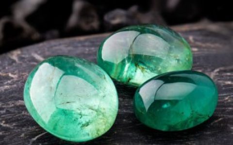 什么是玻璃种帝王绿翡翠， 帝王绿玻璃种翡翠