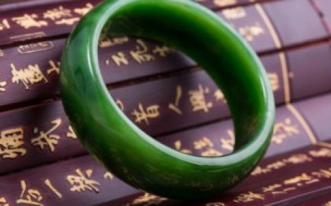 翡翠有黑点好不好， 翡翠有黑点怎么做怎么样