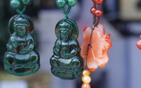 翡翠玉佛的价格， 翡翠的玉佛的价格为什么这么贵