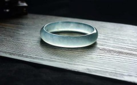 玉手镯断了是什么征兆， 翡翠玉手镯碎了有什么说法